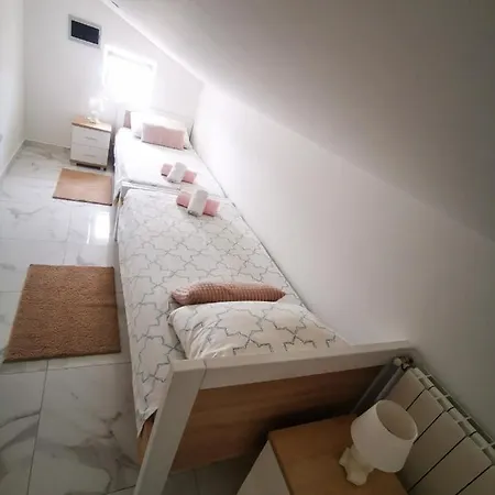 Apartment Apartman Filip 2 *